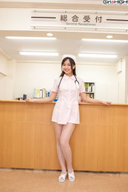 老扒抱著陳紅走進(jìn)臥室